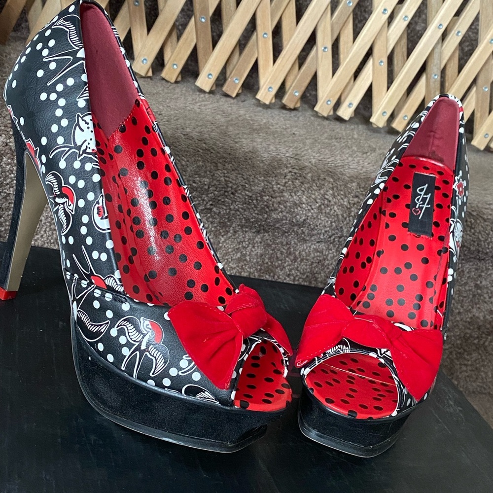 Birds of a feather platform heels - Iron Fist - Super Rare - Size 7